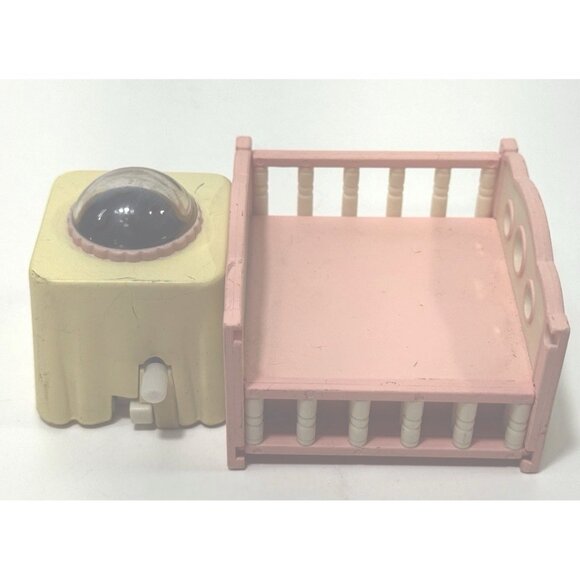 Mixed Lot of Calico Critters Sylvanian Families Bunny Rabbit Dolls & Furniture - Picture 7 of 7